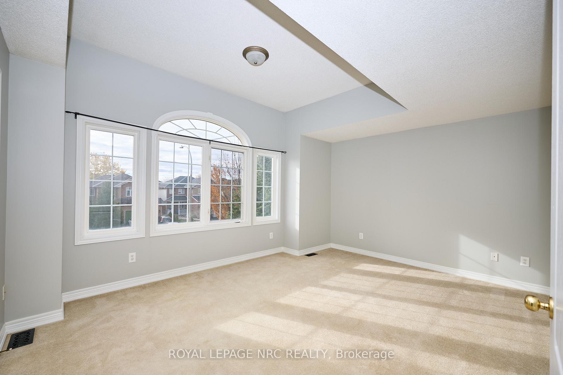 Photo 24 of 23 Moorland Crescent, Hamilton, Meadowlands — HOMEH