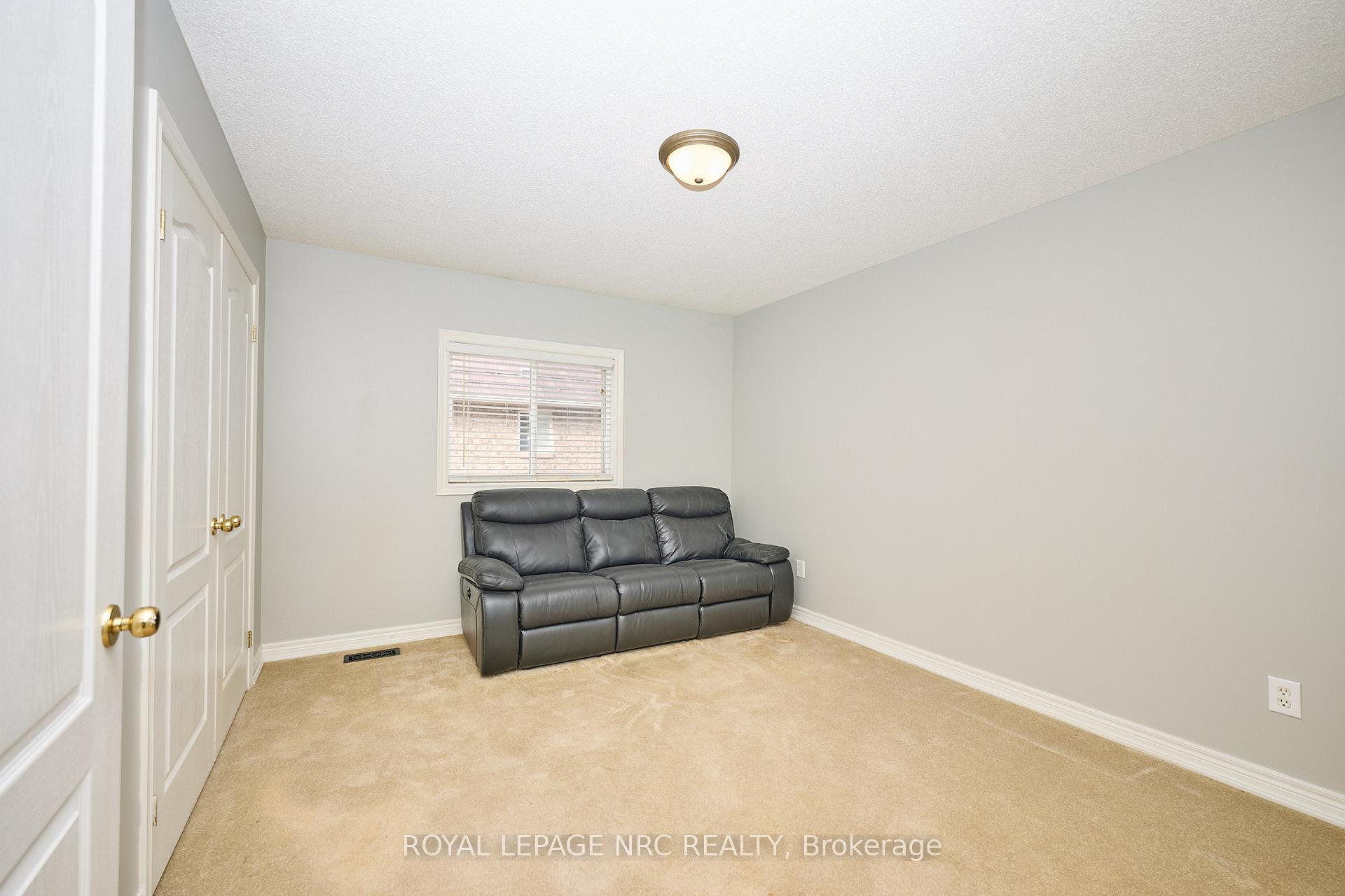 Photo 28 of 23 Moorland Crescent, Hamilton, Meadowlands — HOMEH