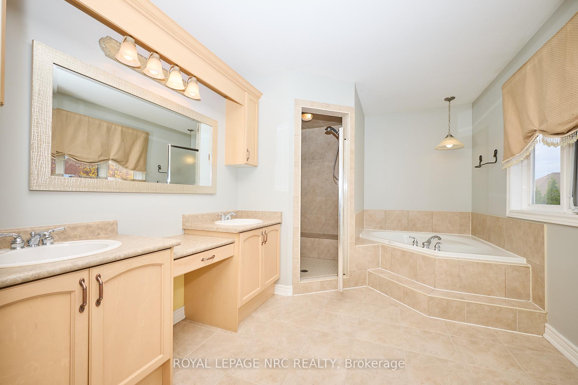 Photo 32 of 23 Moorland Crescent, Hamilton, Meadowlands — HOMEH