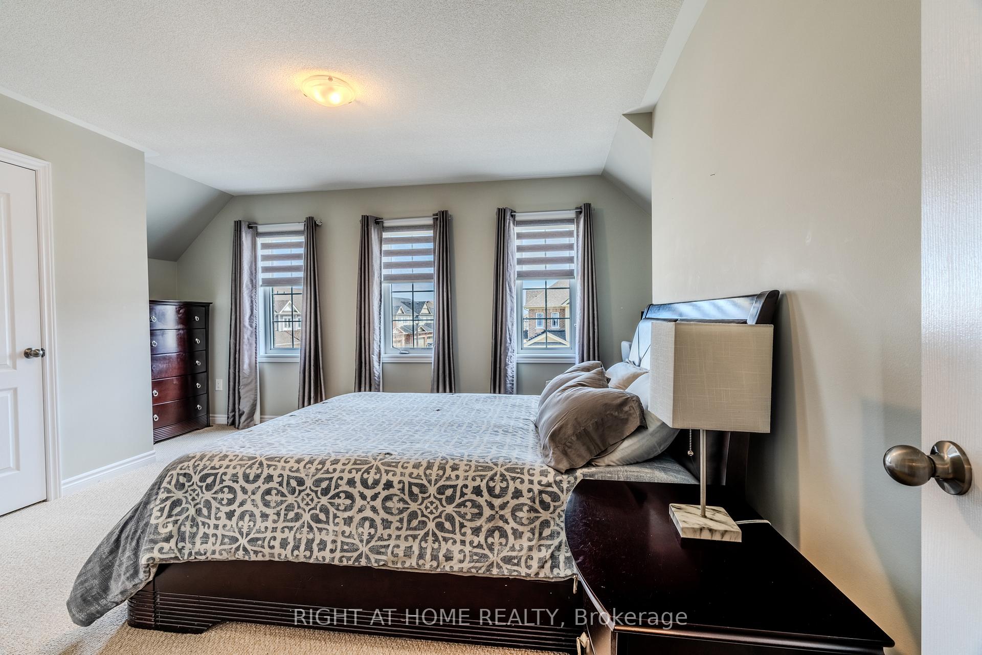 Photo 11 of 174 Newhouse Boulevard, Caledon, Rural Caledon — HOMEH