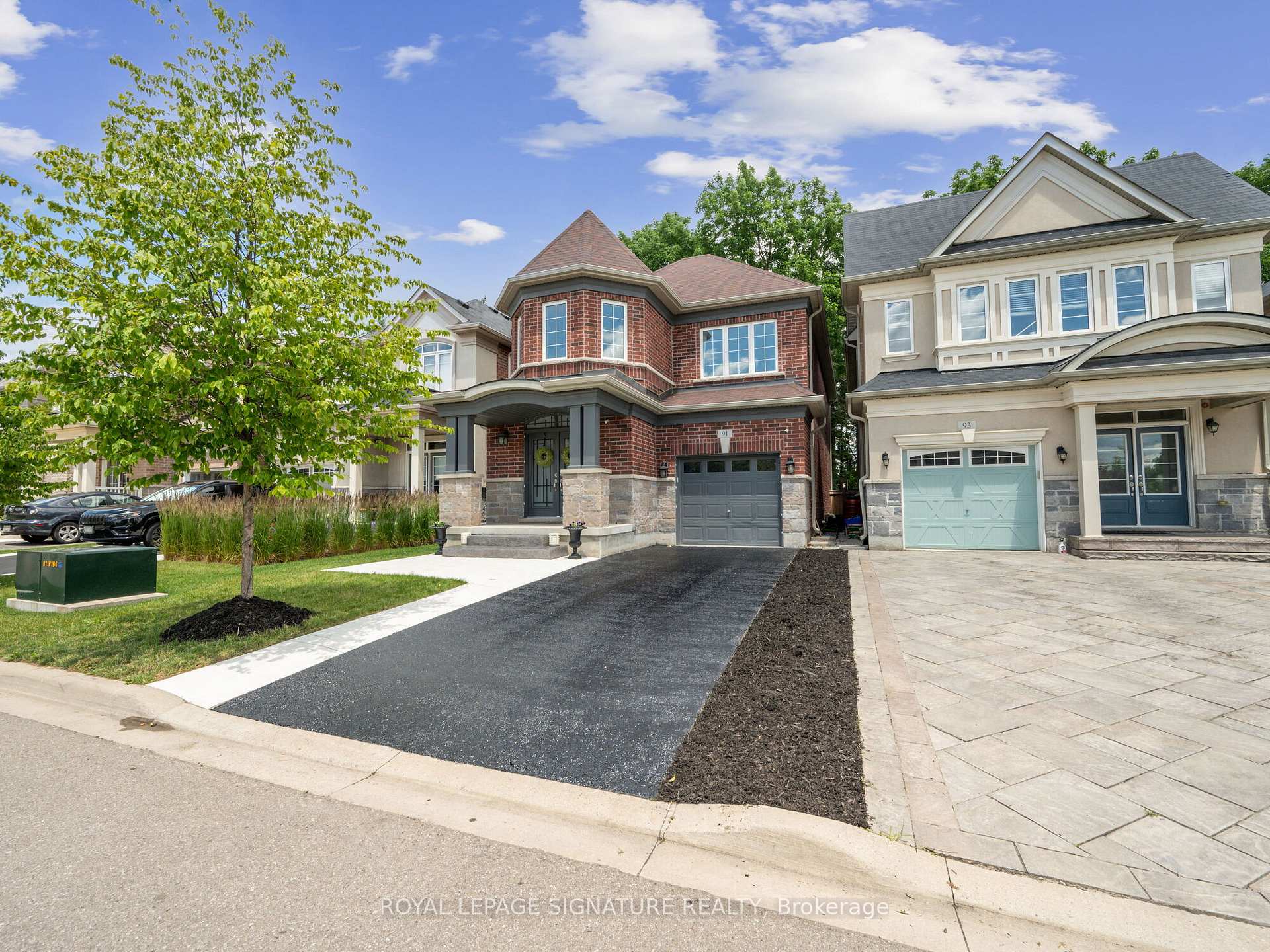 Photo 3 of 91 Upper Canada Court, Halton Hills, Georgetown — HOMEH