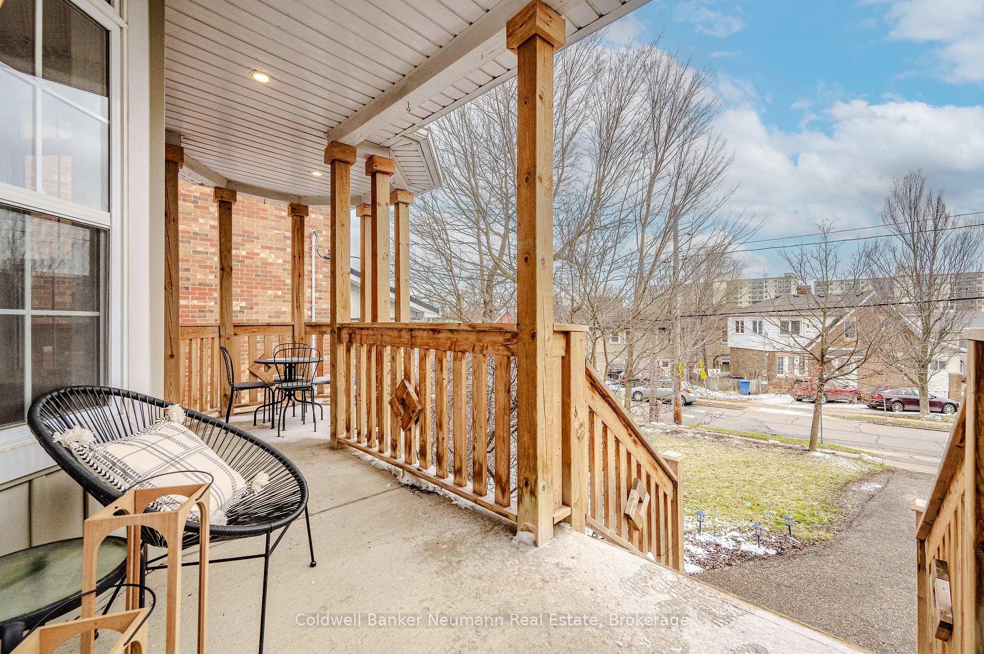 Photo 5 of 71 King Street, Guelph, St. George's — HOMEH