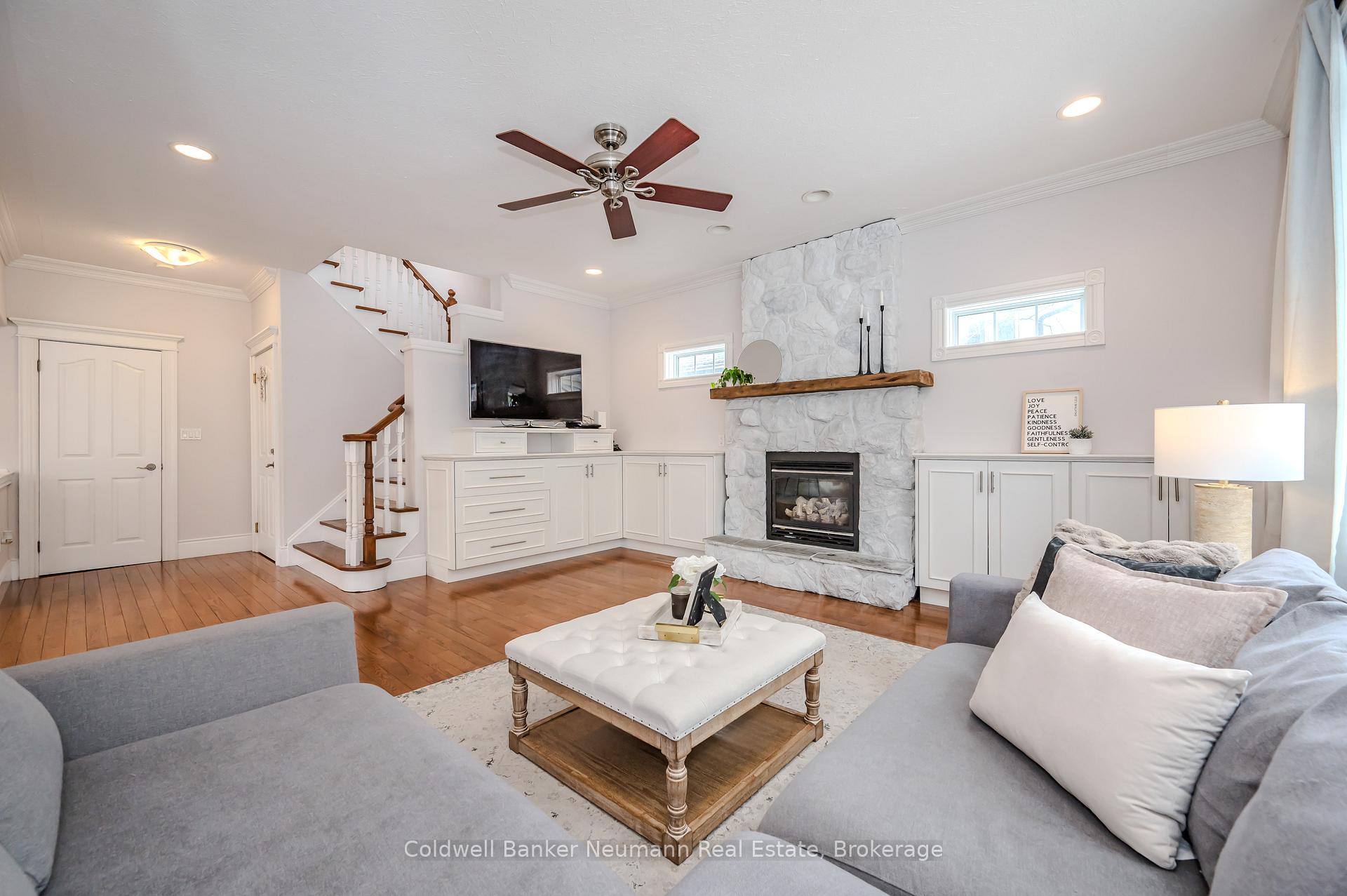 Photo 11 of 71 King Street, Guelph, St. George's — HOMEH