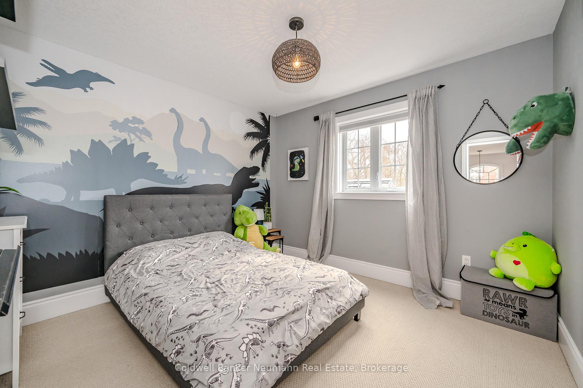 Photo 23 of 71 King Street, Guelph, St. George's — HOMEH