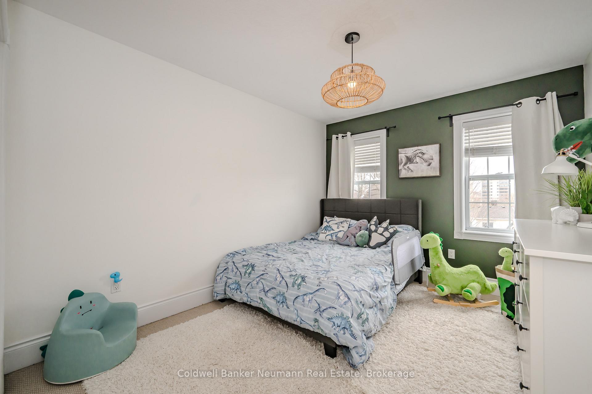 Photo 25 of 71 King Street, Guelph, St. George's — HOMEH