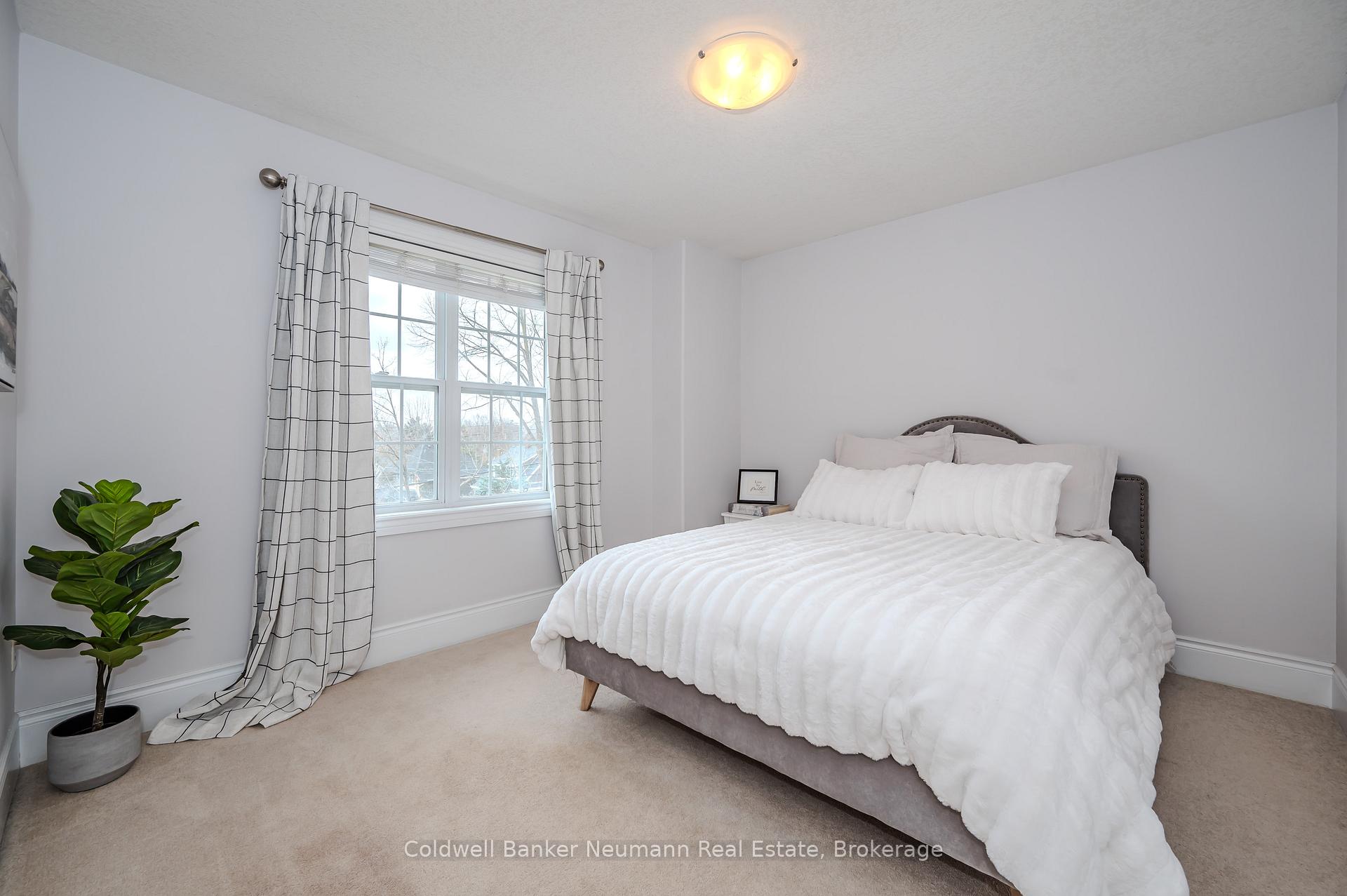 Photo 27 of 71 King Street, Guelph, St. George's — HOMEH