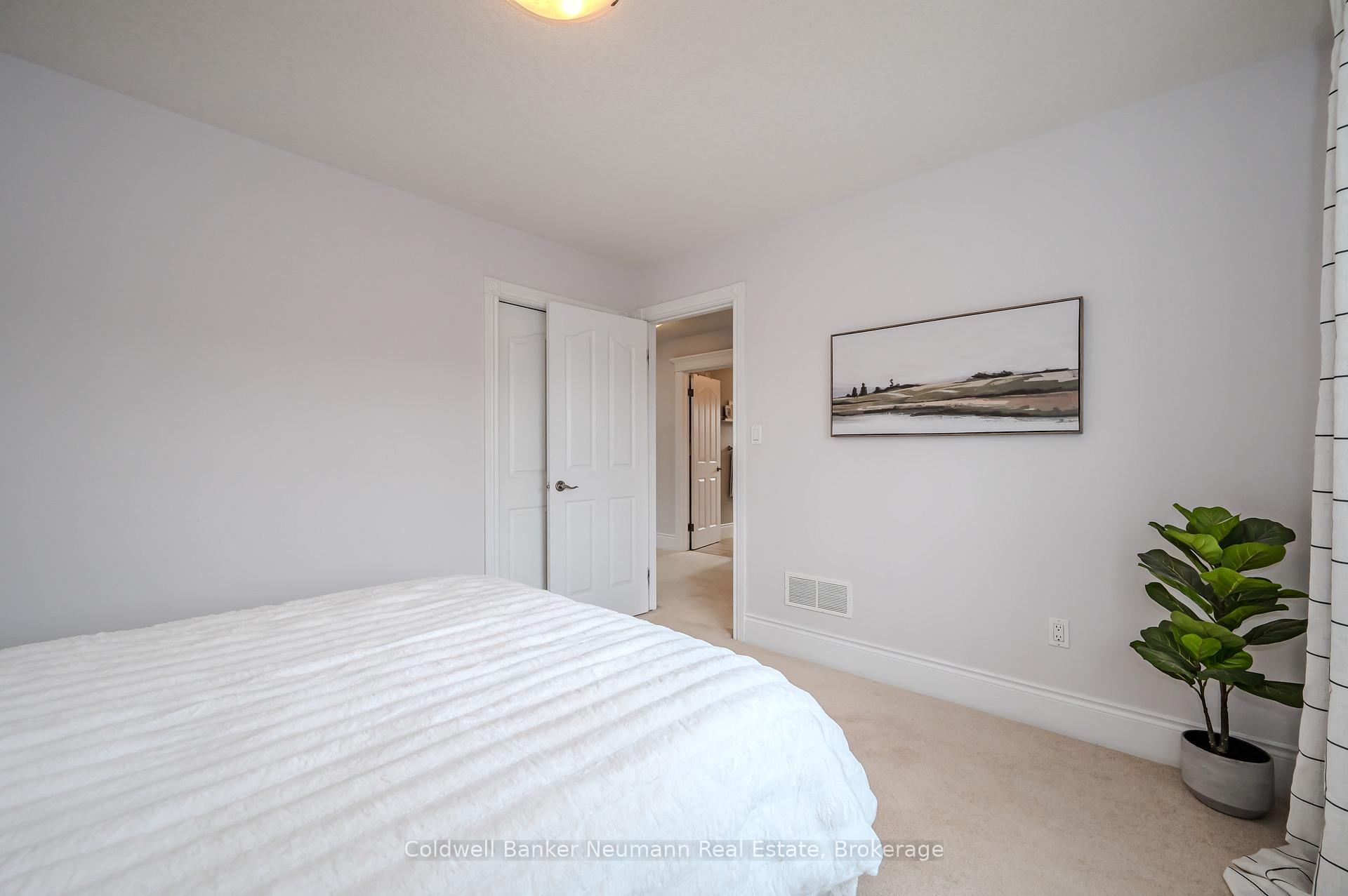 Photo 28 of 71 King Street, Guelph, St. George's — HOMEH