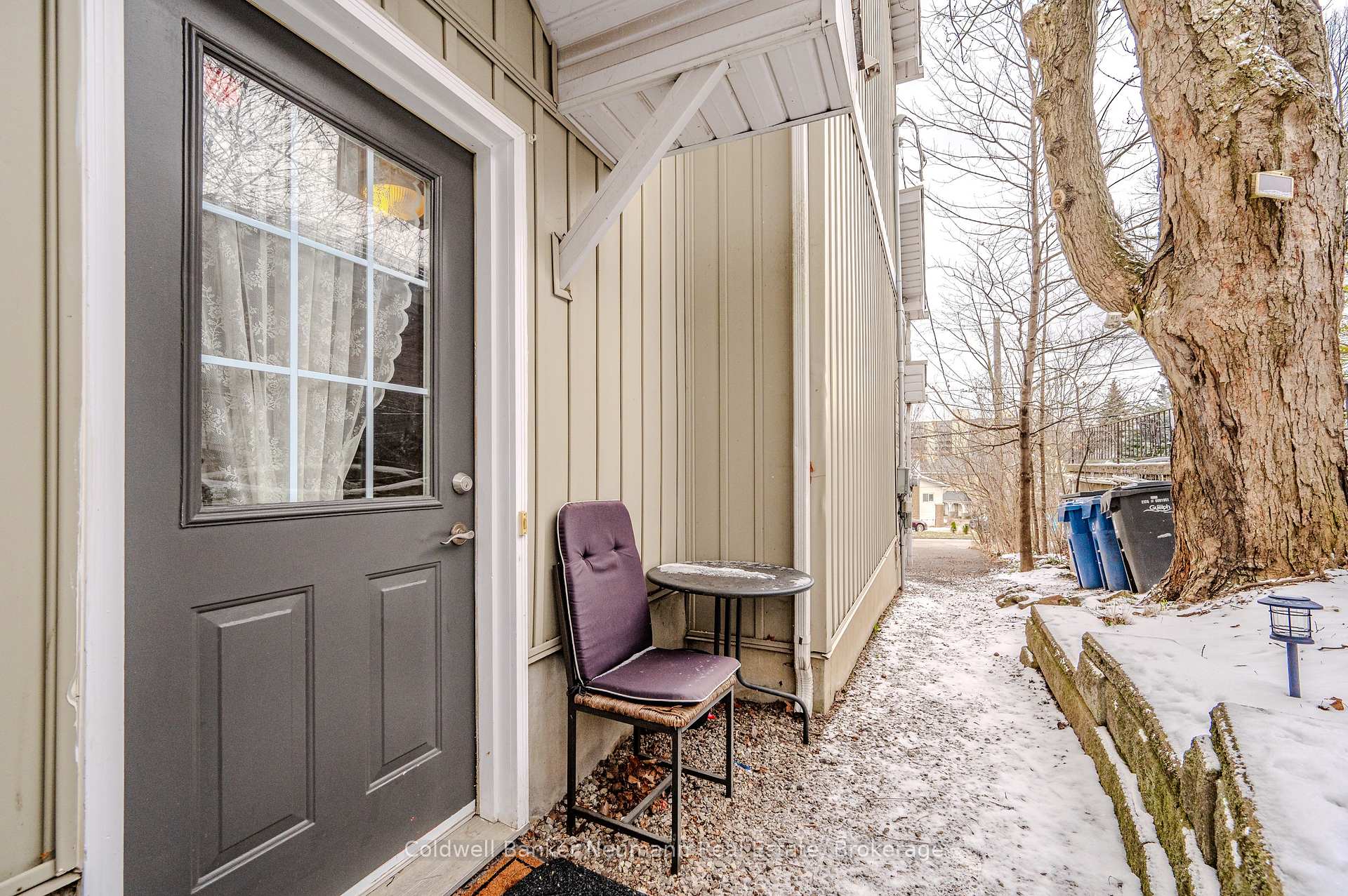 Photo 35 of 71 King Street, Guelph, St. George's — HOMEH