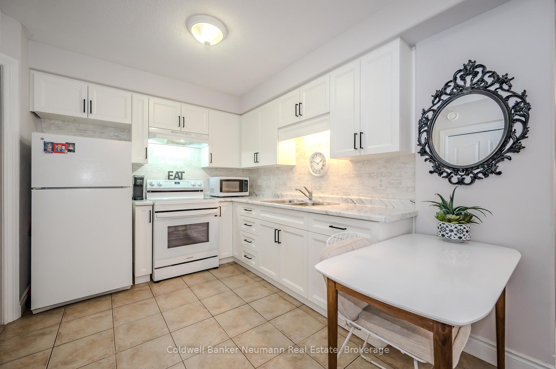 Photo 38 of 71 King Street, Guelph, St. George's — HOMEH