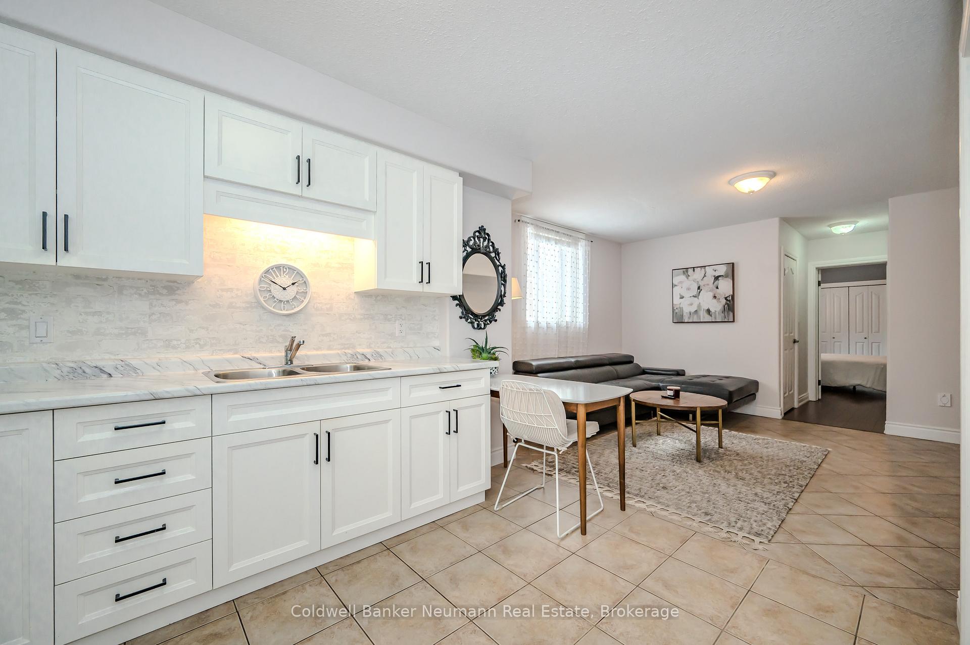 Photo 40 of 71 King Street, Guelph, St. George's — HOMEH