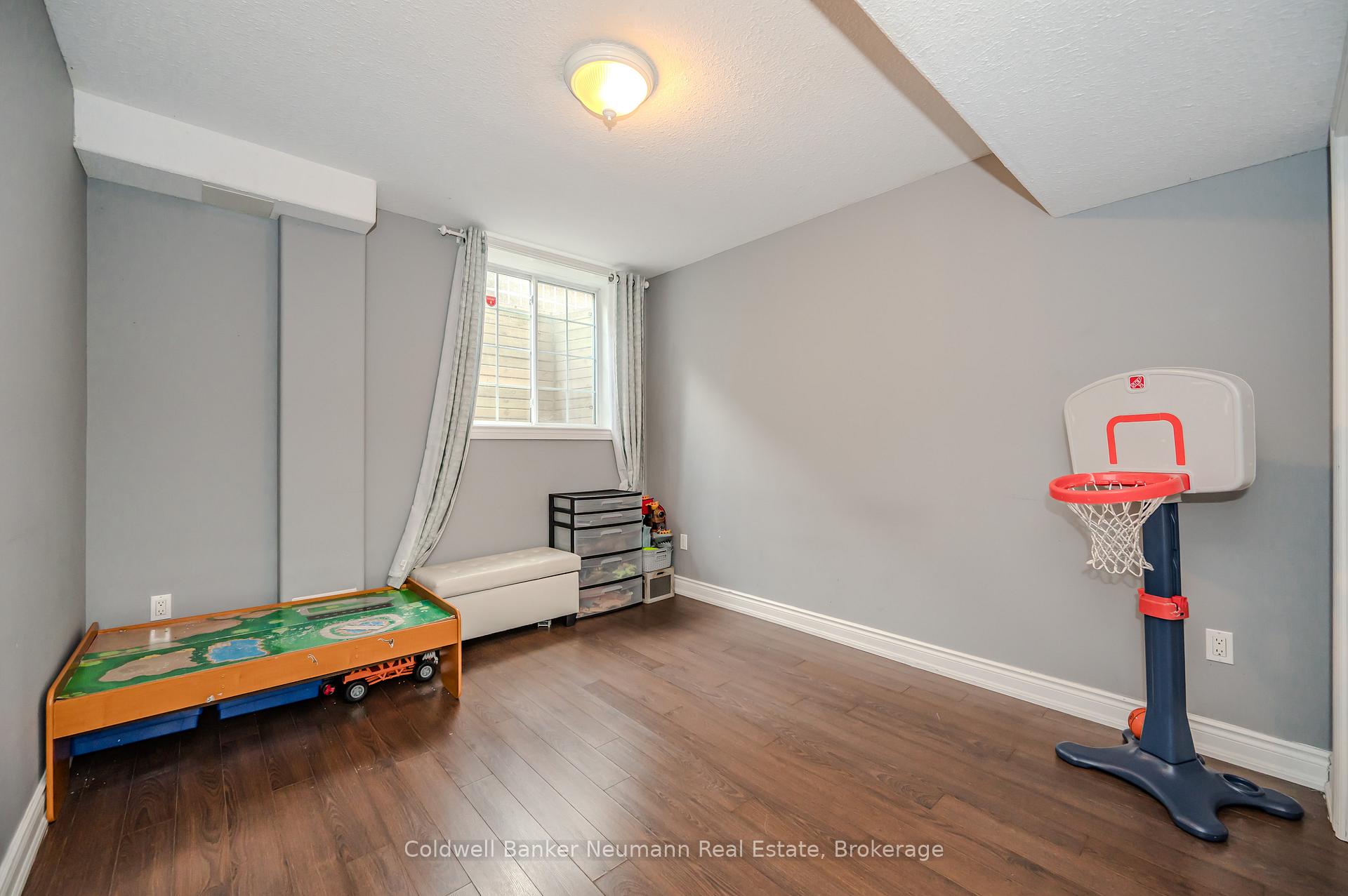 Photo 41 of 71 King Street, Guelph, St. George's — HOMEH
