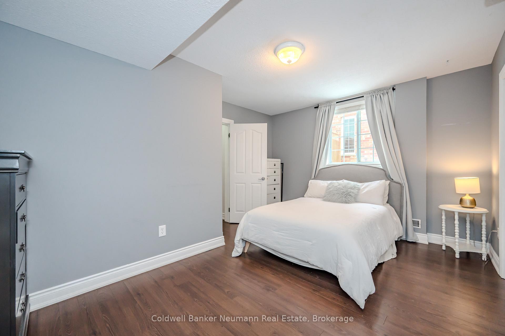 Photo 43 of 71 King Street, Guelph, St. George's — HOMEH