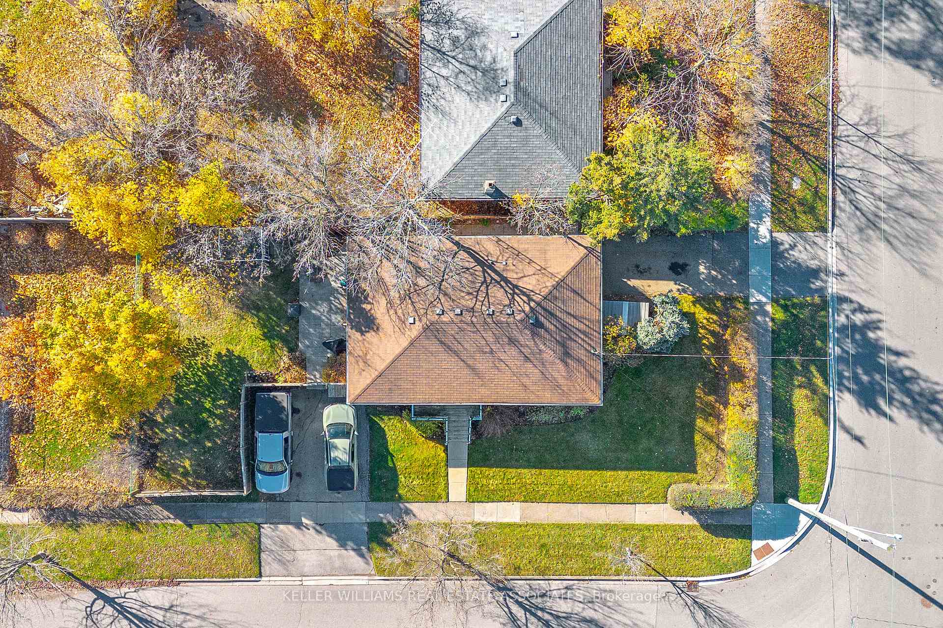 Photo 4 of 2 Gray Gate, Halton Hills, Georgetown — HOMEH