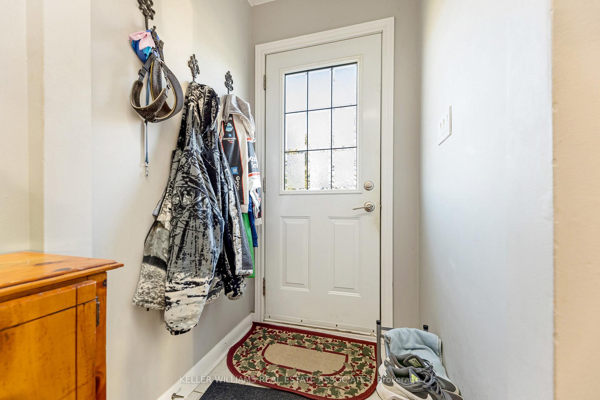 Photo 6 of 2 Gray Gate, Halton Hills, Georgetown — HOMEH
