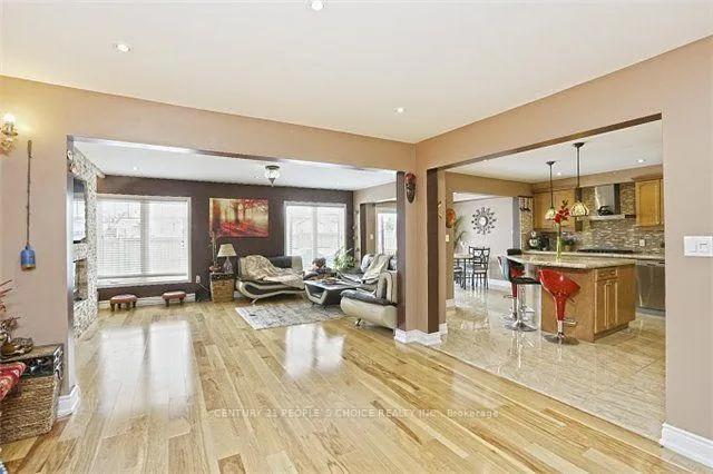 Photo 4 of Unit Upper, 6 Donomore Drive, Brampton, Northwest Brampton — HOMEH