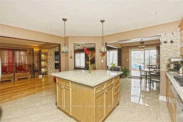 Photo 8 of Unit Upper, 6 Donomore Drive, Brampton, Northwest Brampton — HOMEH