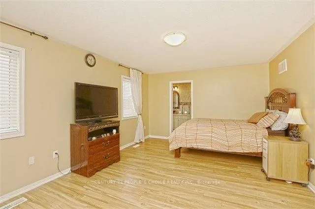 Photo 10 of Unit Upper, 6 Donomore Drive, Brampton, Northwest Brampton — HOMEH