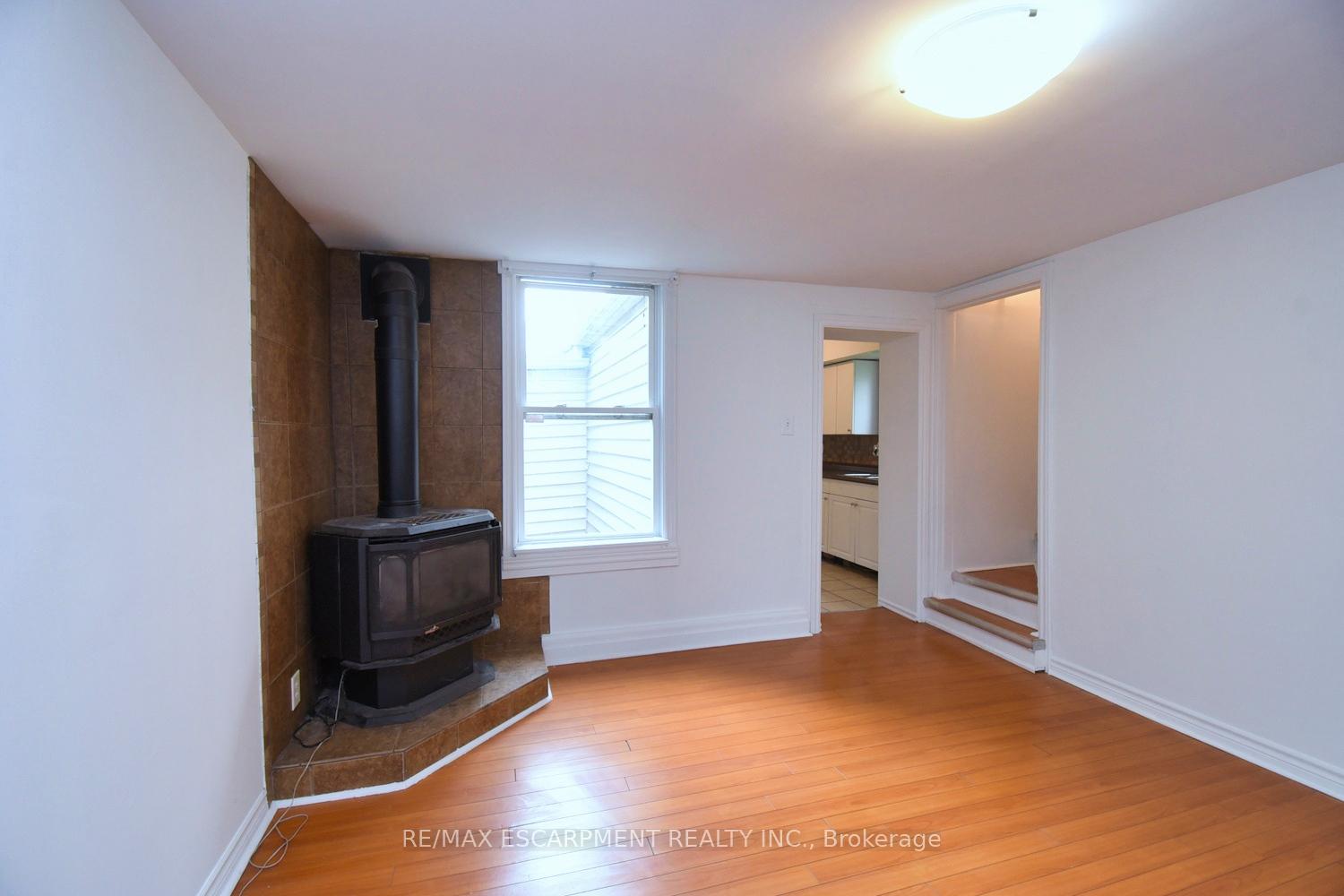 Photo 9 of 122 Evans Street, Hamilton, Landsdale — HOMEH