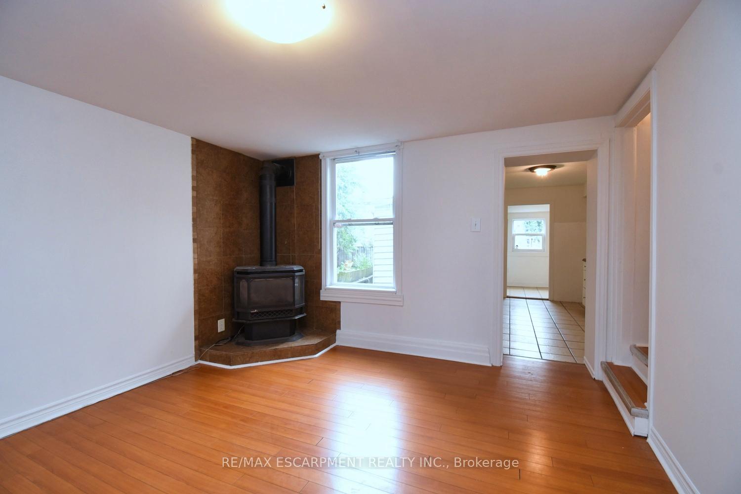 Photo 11 of 122 Evans Street, Hamilton, Landsdale — HOMEH