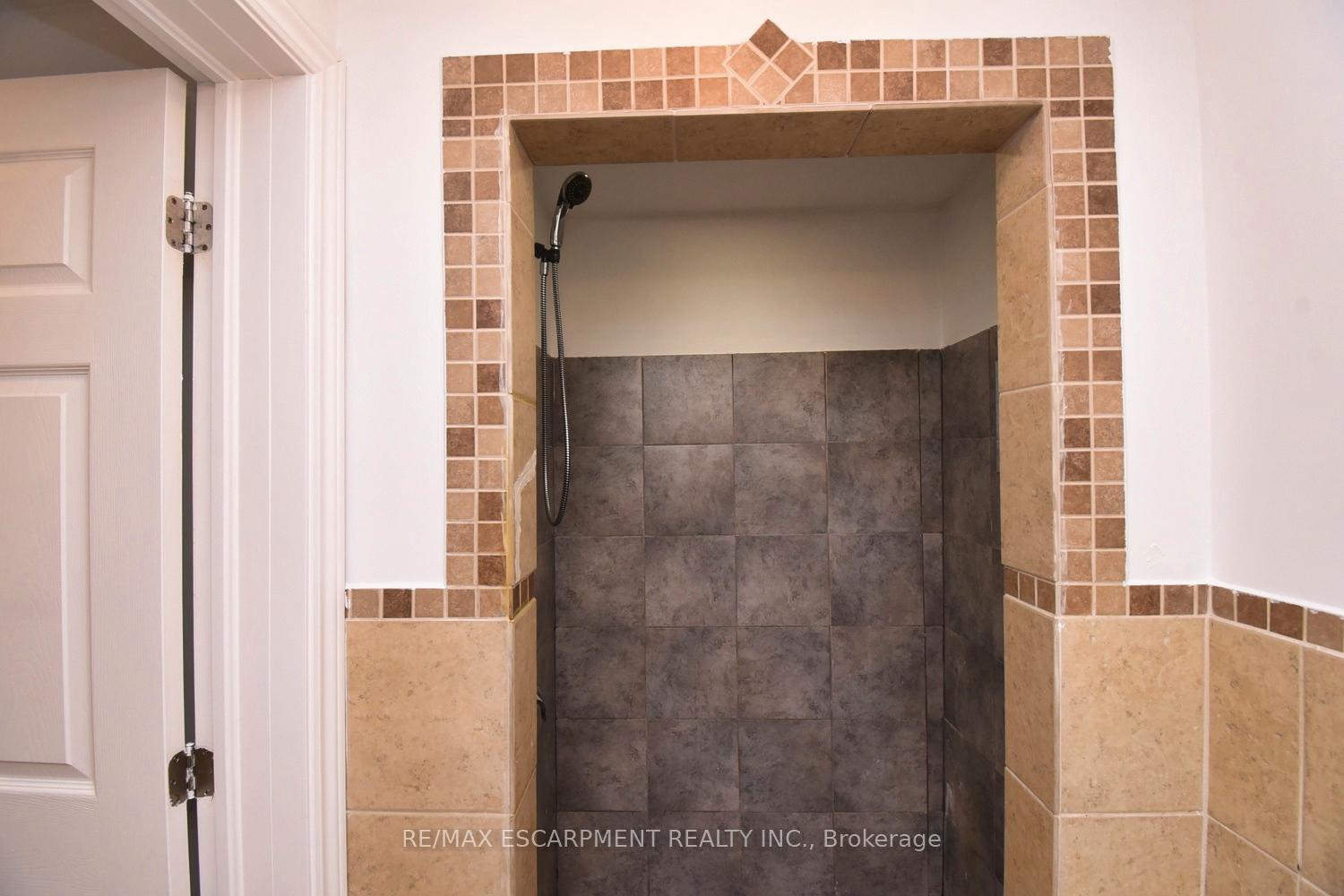 Photo 24 of 122 Evans Street, Hamilton, Landsdale — HOMEH
