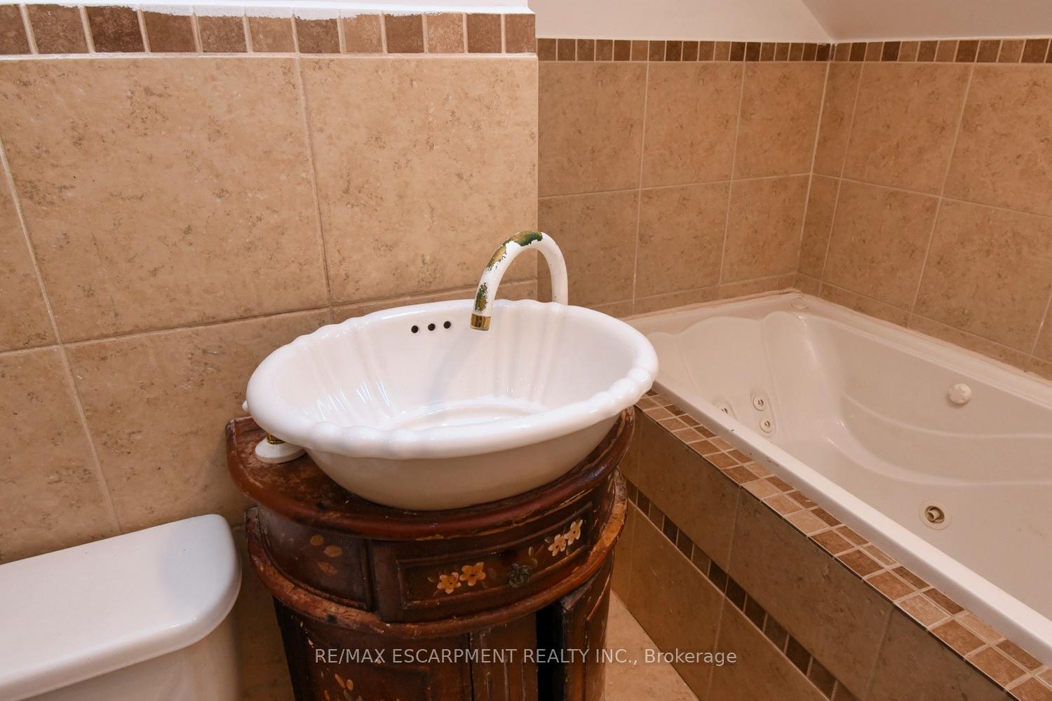 Photo 26 of 122 Evans Street, Hamilton, Landsdale — HOMEH