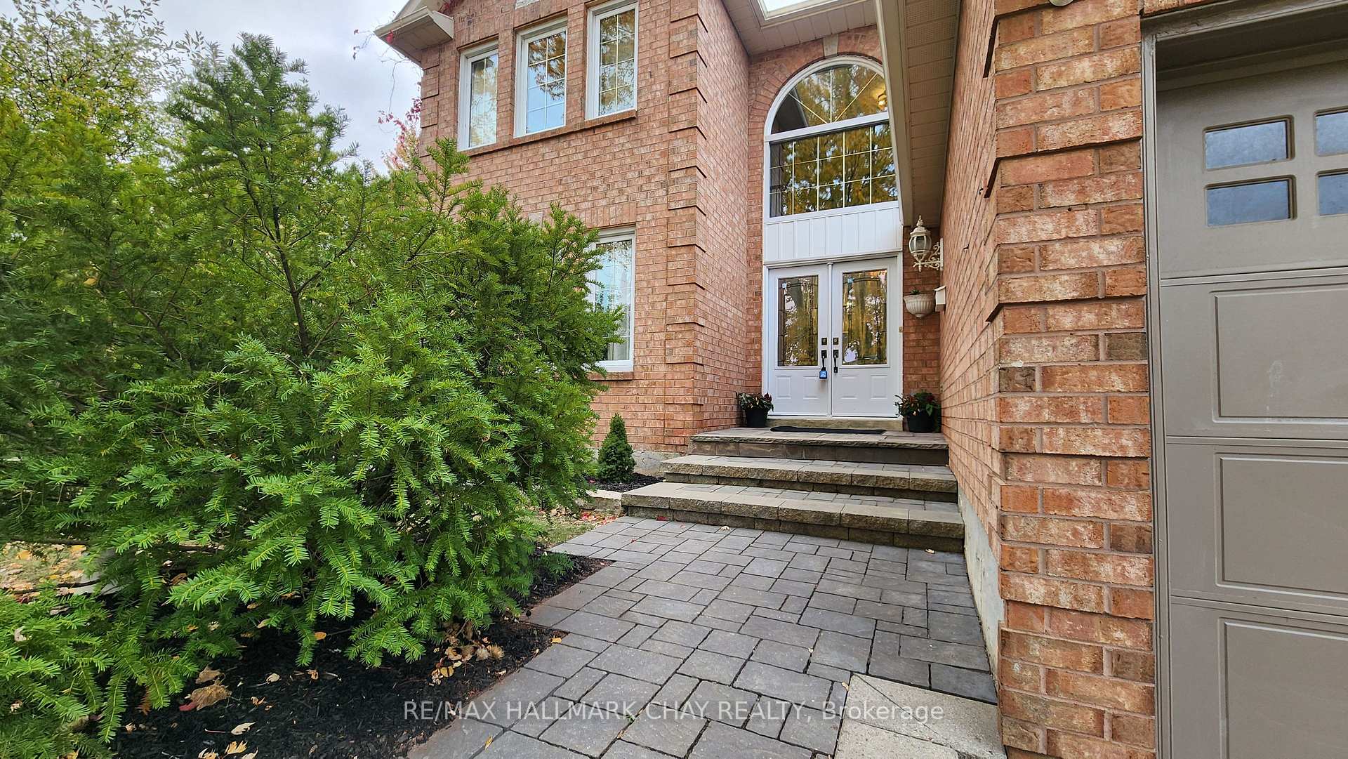Photo 2 of 57 Chartwell Crescent, Georgina, Keswick North — HOMEH