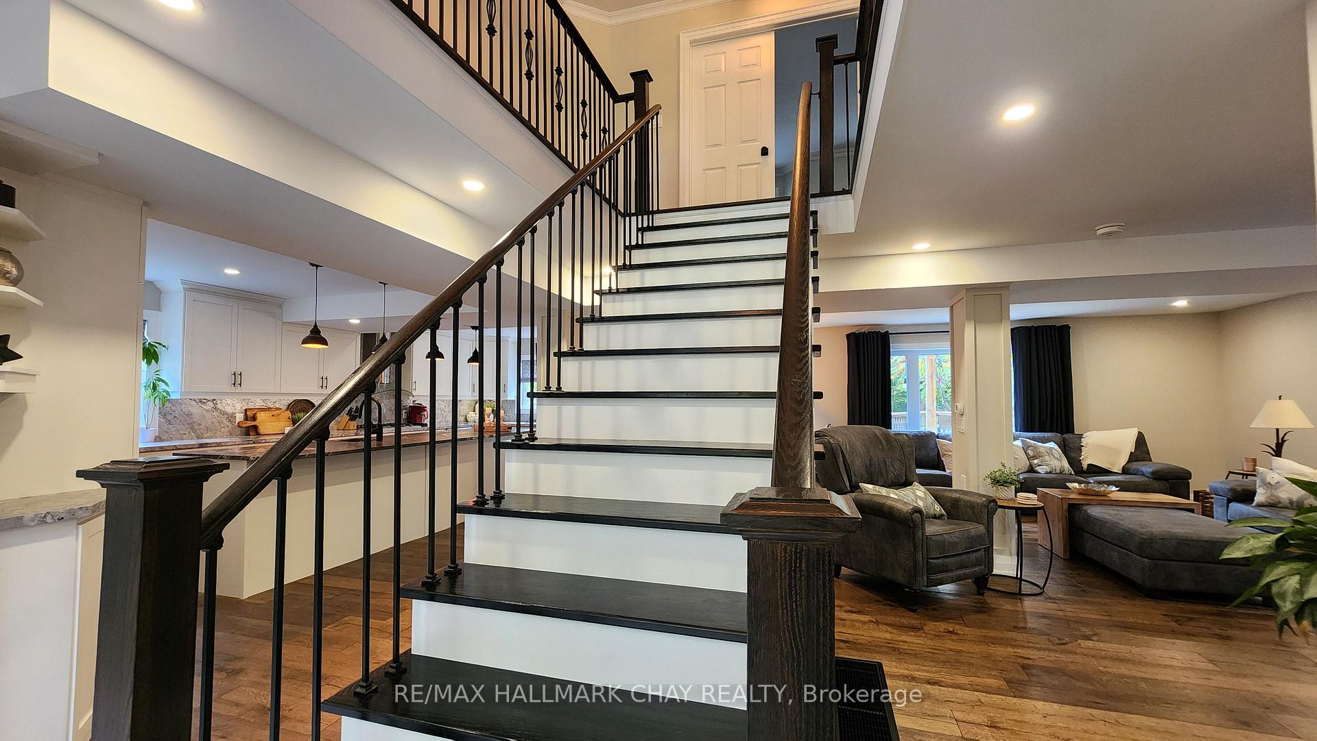 Photo 4 of 57 Chartwell Crescent, Georgina, Keswick North — HOMEH