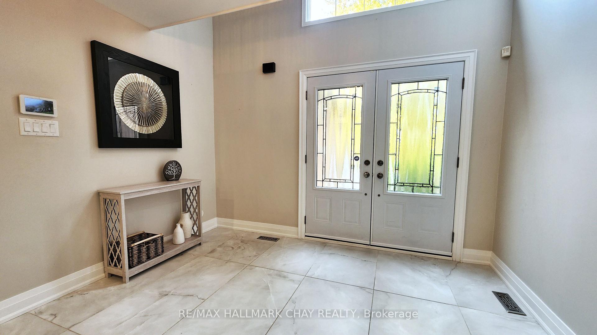 Photo 5 of 57 Chartwell Crescent, Georgina, Keswick North — HOMEH