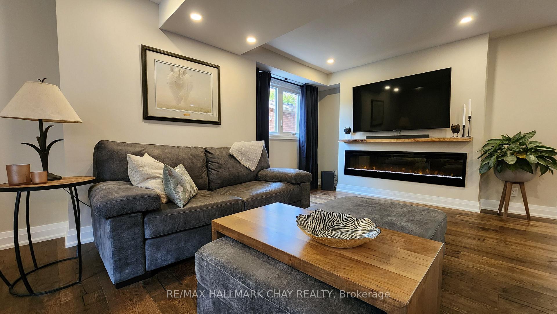 Photo 8 of 57 Chartwell Crescent, Georgina, Keswick North — HOMEH