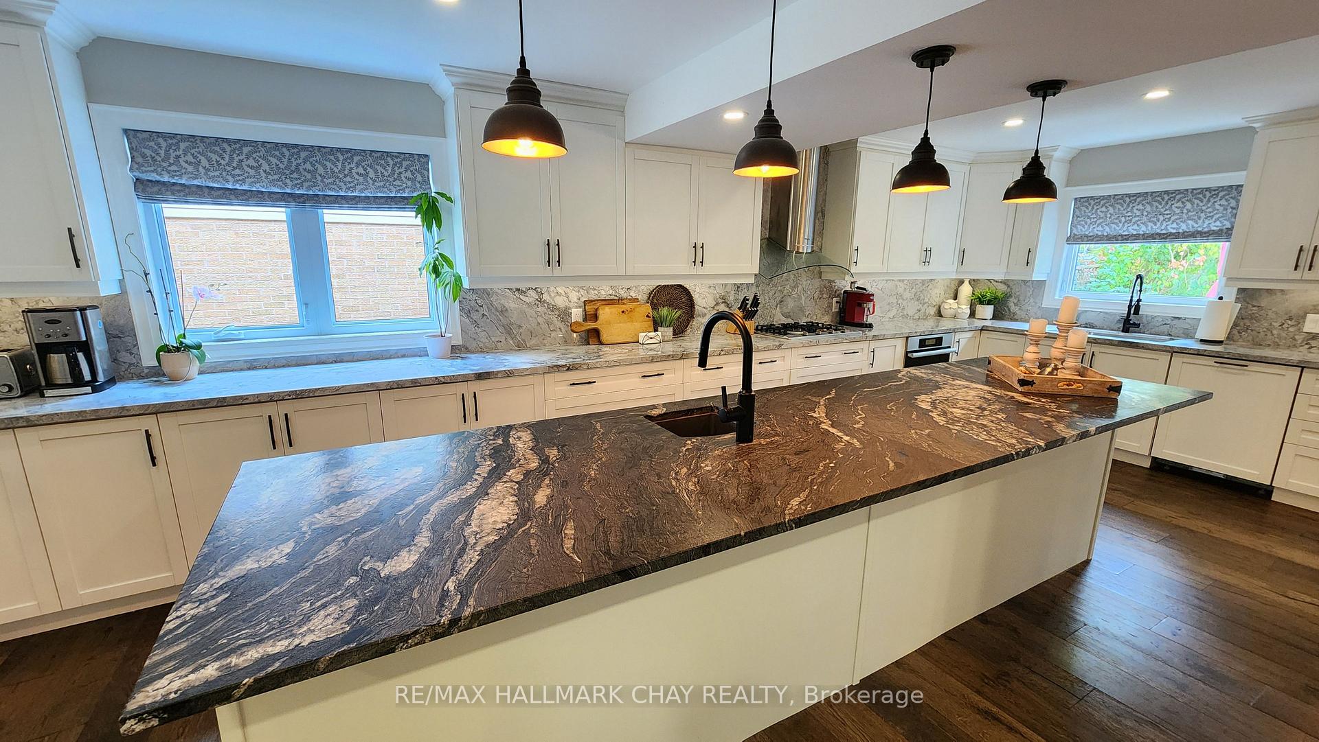 Photo 11 of 57 Chartwell Crescent, Georgina, Keswick North — HOMEH