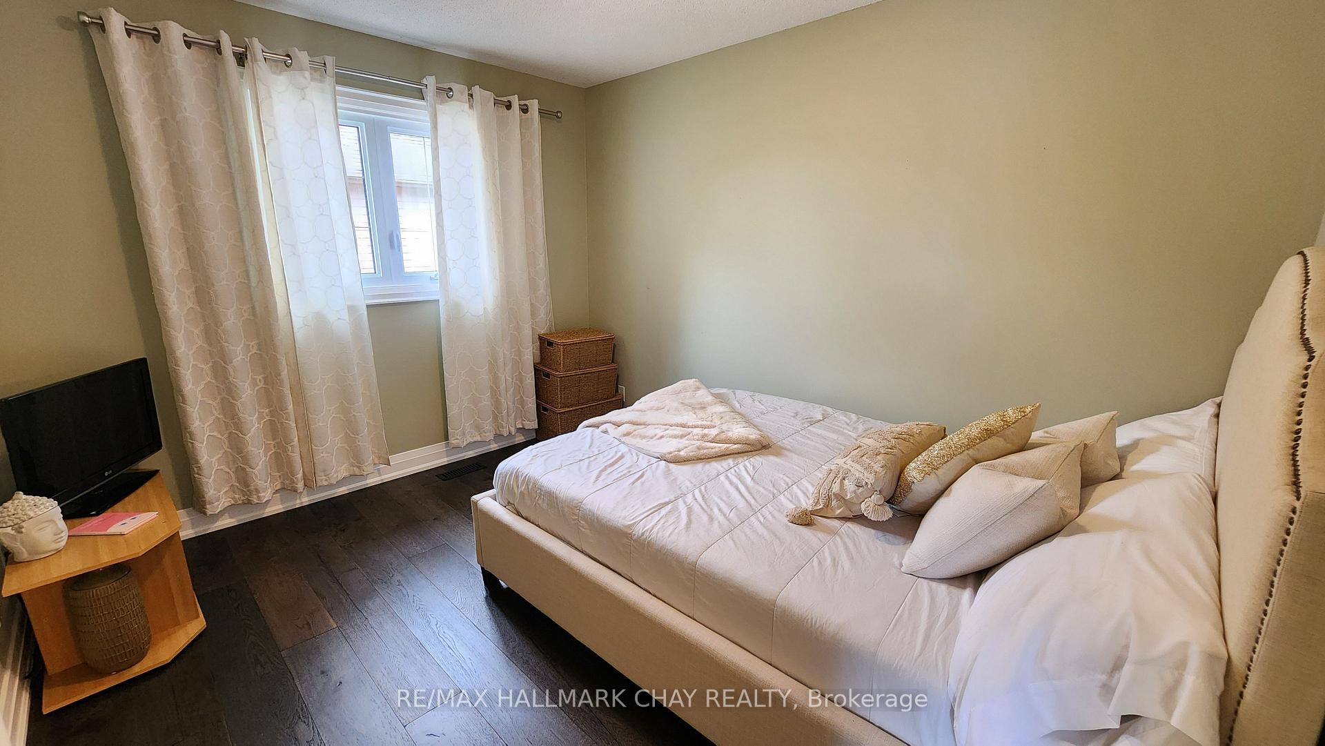 Photo 22 of 57 Chartwell Crescent, Georgina, Keswick North — HOMEH