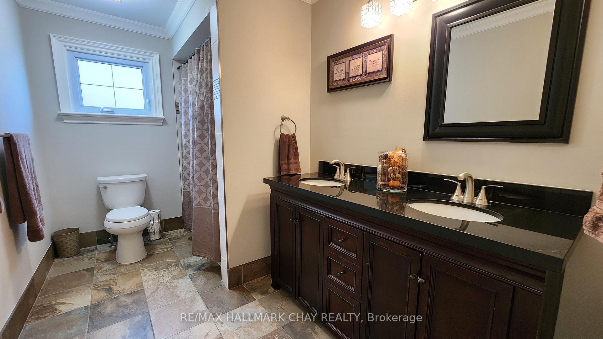 Photo 23 of 57 Chartwell Crescent, Georgina, Keswick North — HOMEH