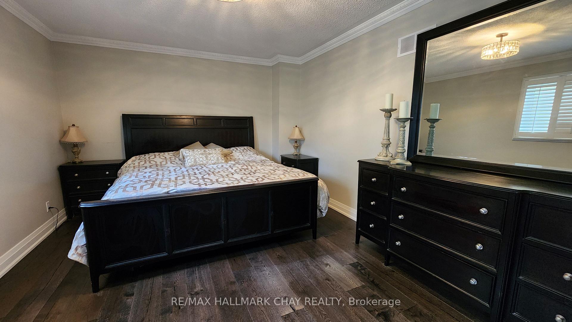 Photo 25 of 57 Chartwell Crescent, Georgina, Keswick North — HOMEH
