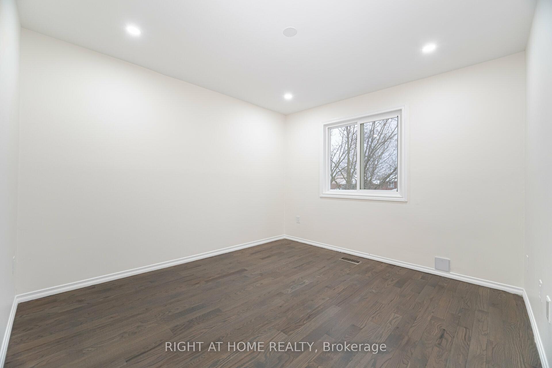 Photo 14 of 2435 Stefi Trail, Oakville, River Oaks — HOMEH