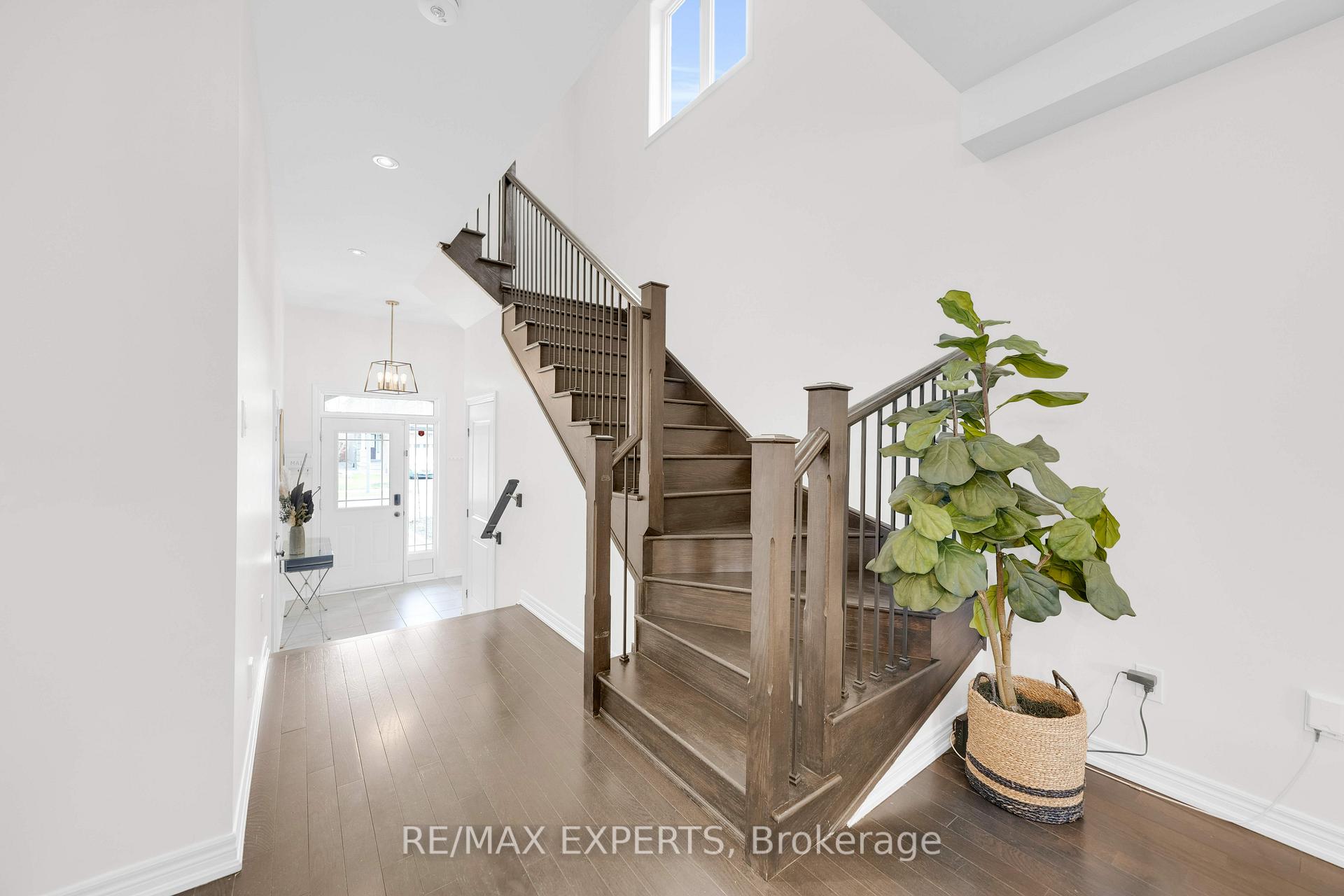 Photo 5 of 58 Humbershed Crescent, Caledon, Bolton West — HOMEH