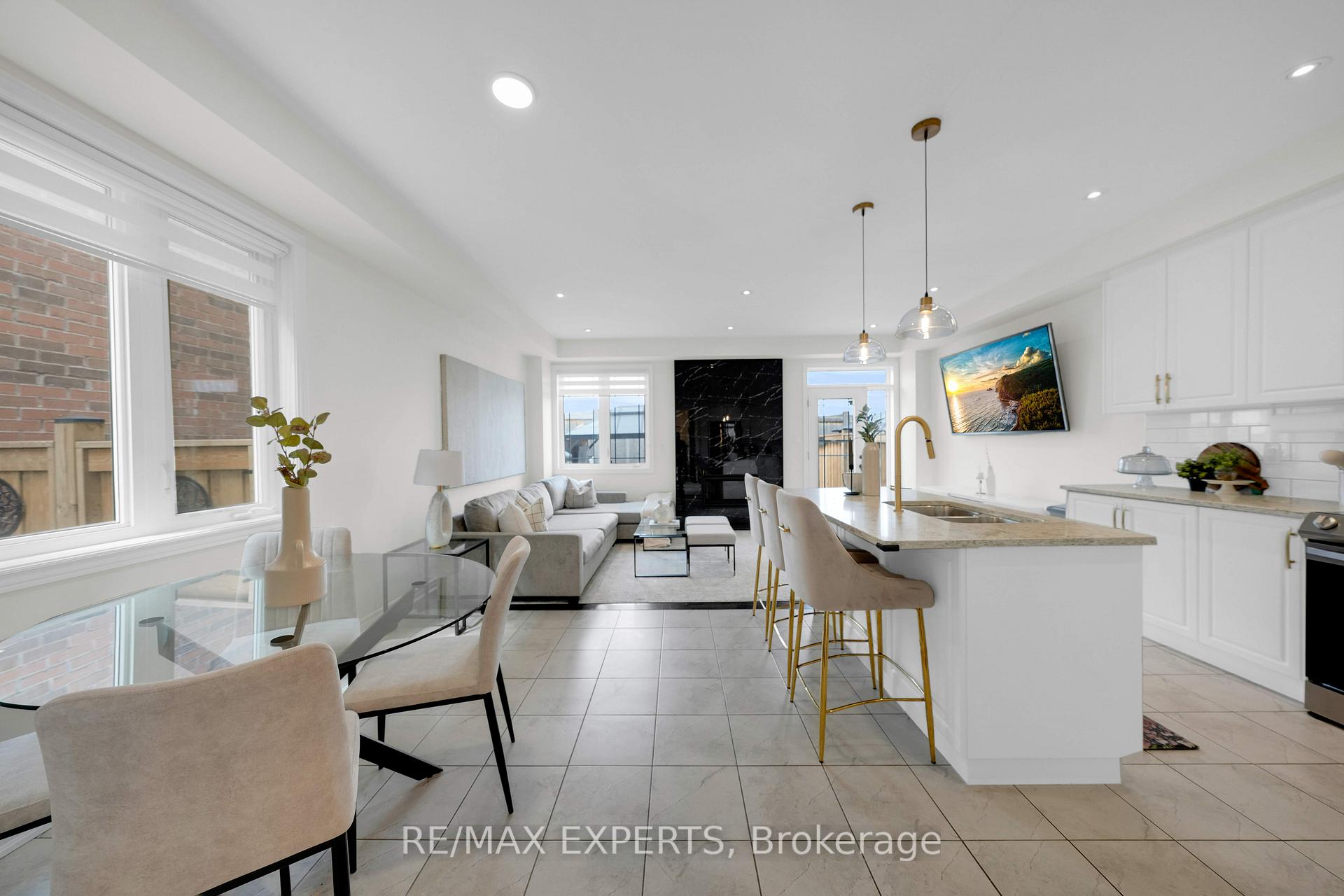Photo 10 of 58 Humbershed Crescent, Caledon, Bolton West — HOMEH