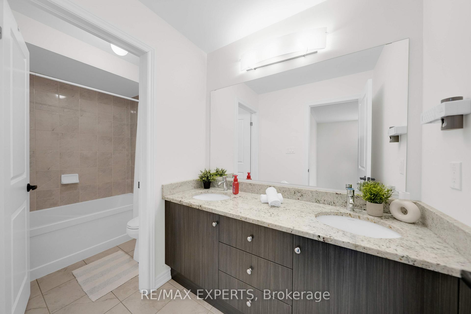 Photo 25 of 58 Humbershed Crescent, Caledon, Bolton West — HOMEH