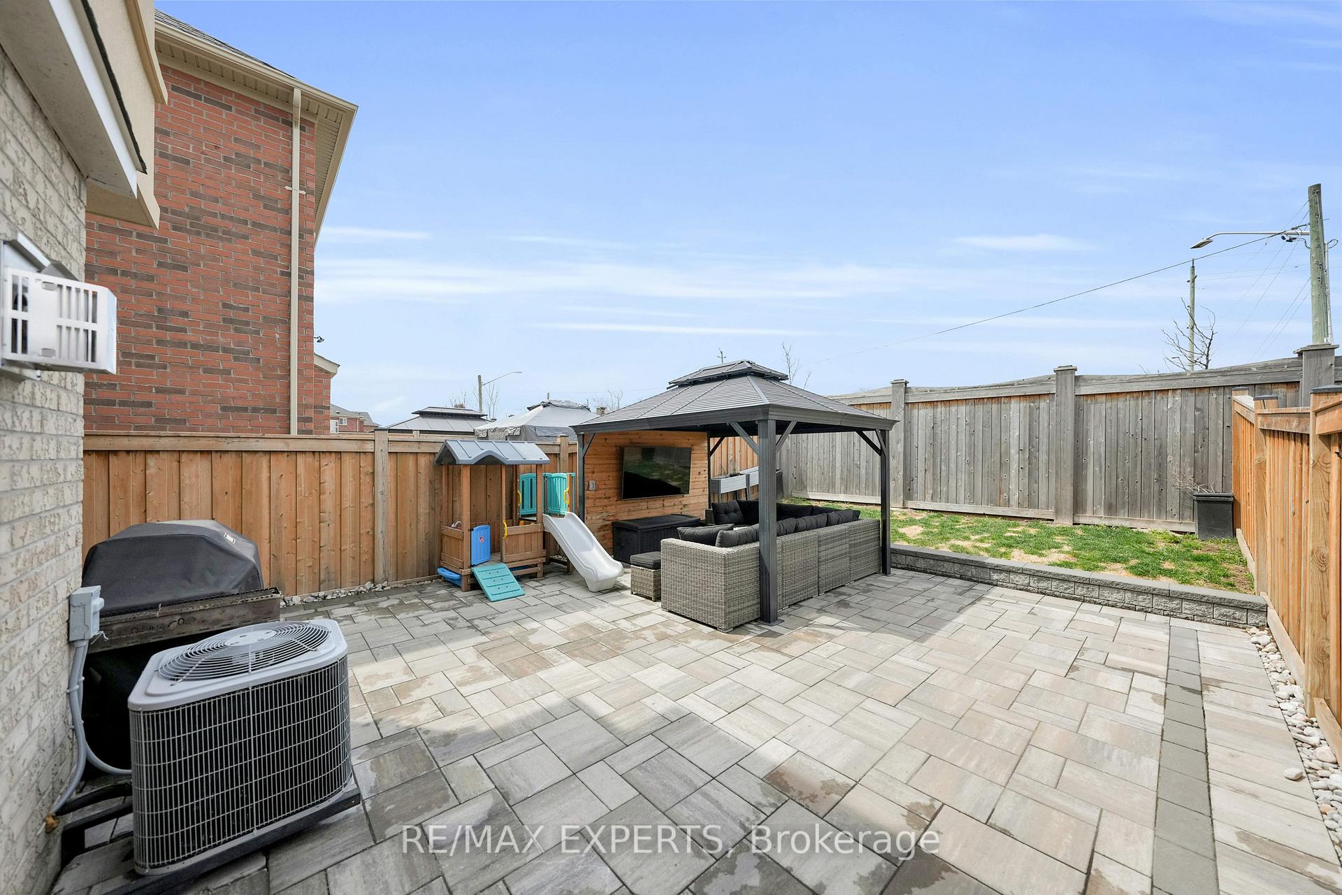 Photo 48 of 58 Humbershed Crescent, Caledon, Bolton West — HOMEH