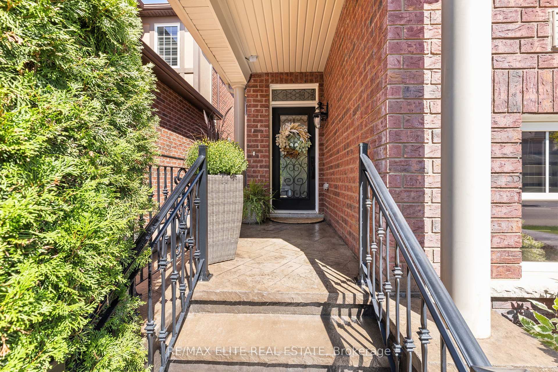 Photo 3 of 27 Arkwright Drive, Brampton, Northwest Brampton — HOMEH