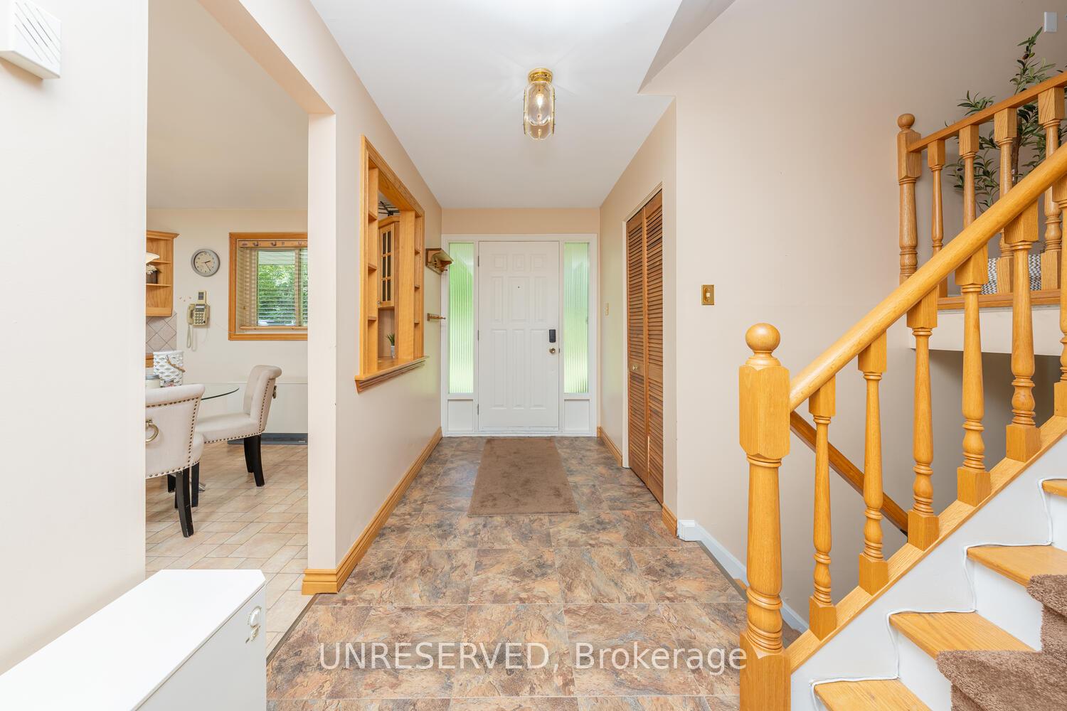 Photo 5 of 13074 Fallbrook Trail, Halton Hills, Rural Halton Hills — HOMEH
