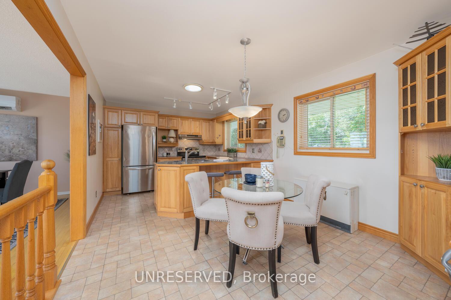 Photo 7 of 13074 Fallbrook Trail, Halton Hills, Rural Halton Hills — HOMEH
