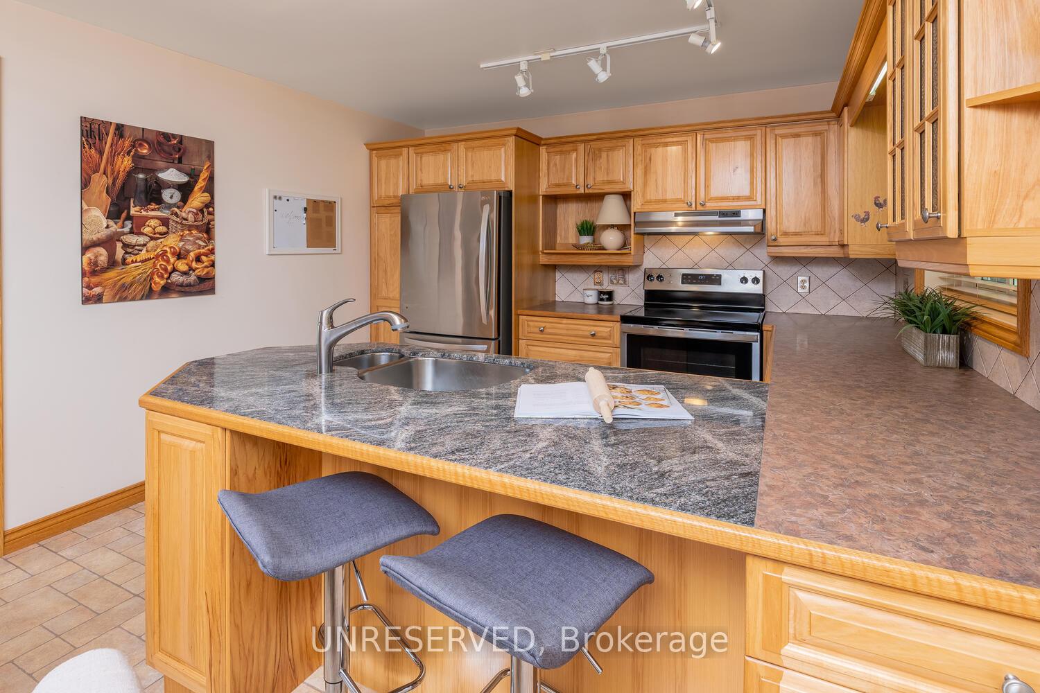 Photo 9 of 13074 Fallbrook Trail, Halton Hills, Rural Halton Hills — HOMEH