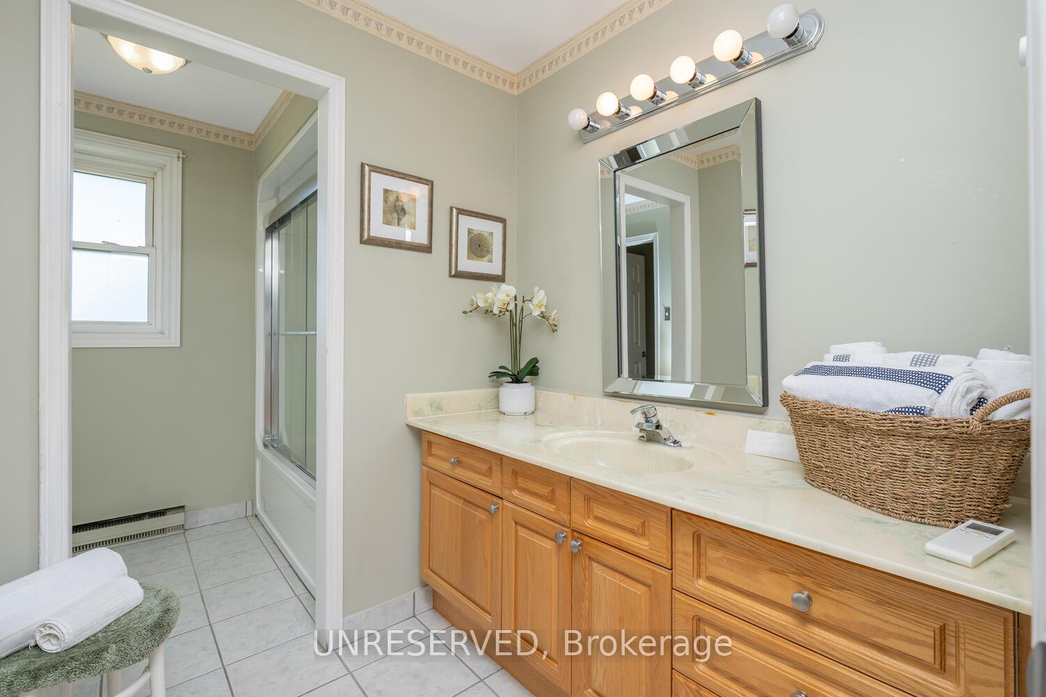 Photo 18 of 13074 Fallbrook Trail, Halton Hills, Rural Halton Hills — HOMEH