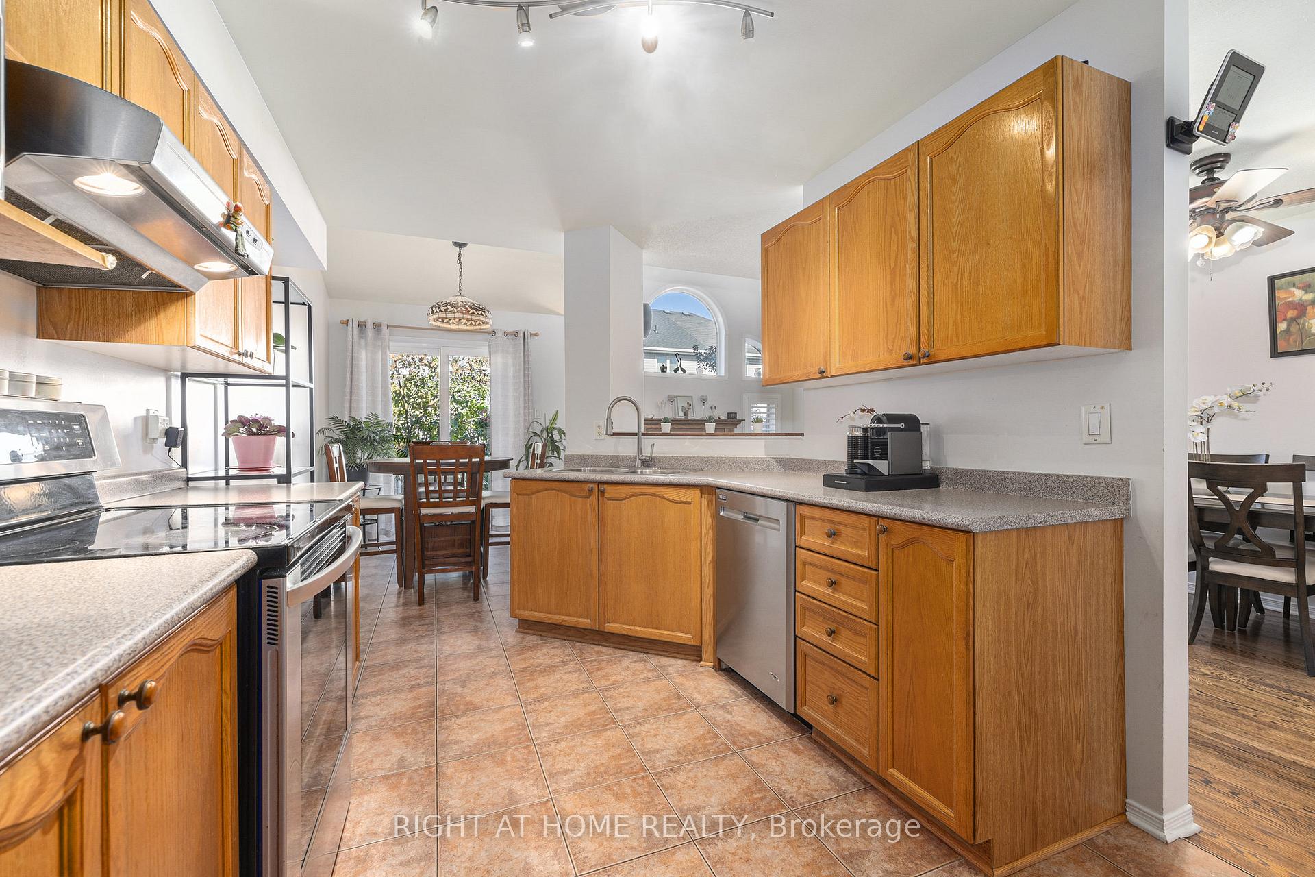 Photo 6 of 130 Scout Street, Ottawa, Central Park — HOMEH
