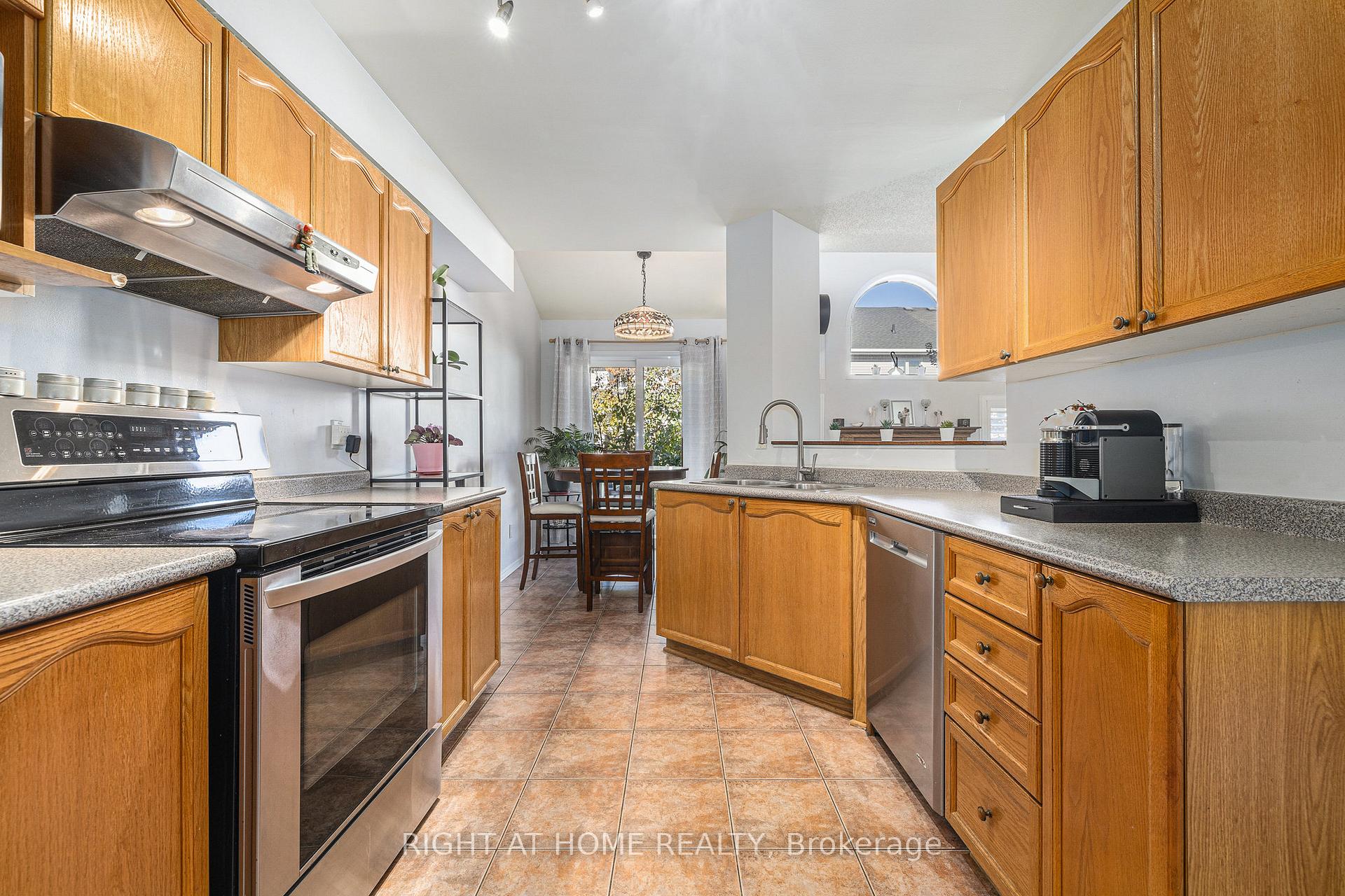 Photo 23 of 130 Scout Street, Ottawa, Central Park — HOMEH