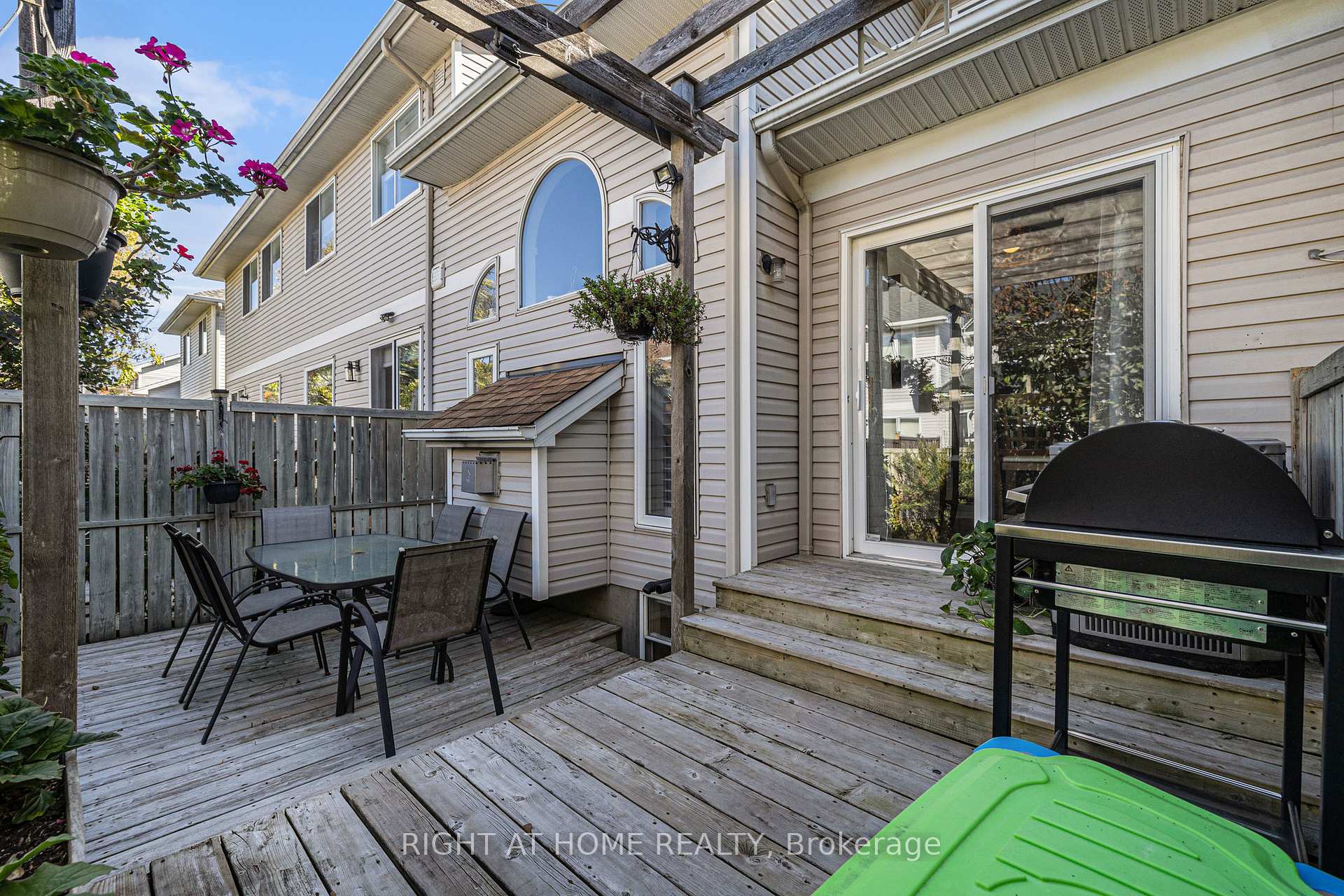 Photo 22 of 130 Scout Street, Ottawa, Central Park — HOMEH