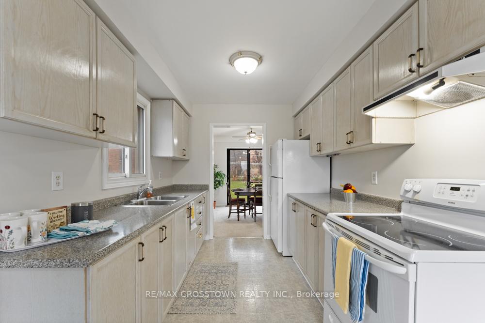 Photo 3 of 36 Sherie Drive, Georgina, Keswick North — HOMEH