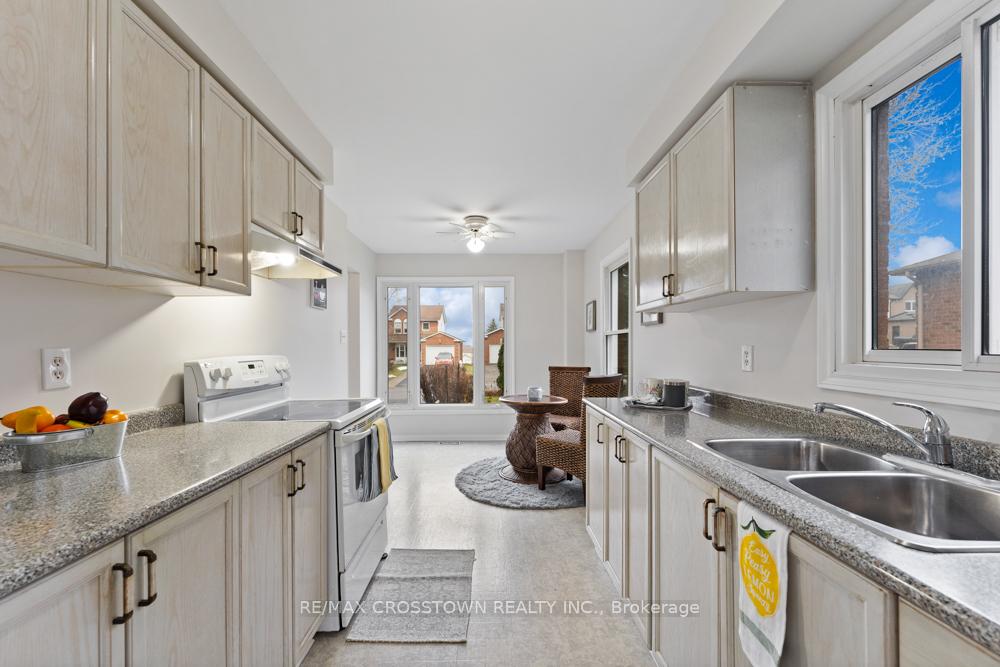 Photo 4 of 36 Sherie Drive, Georgina, Keswick North — HOMEH
