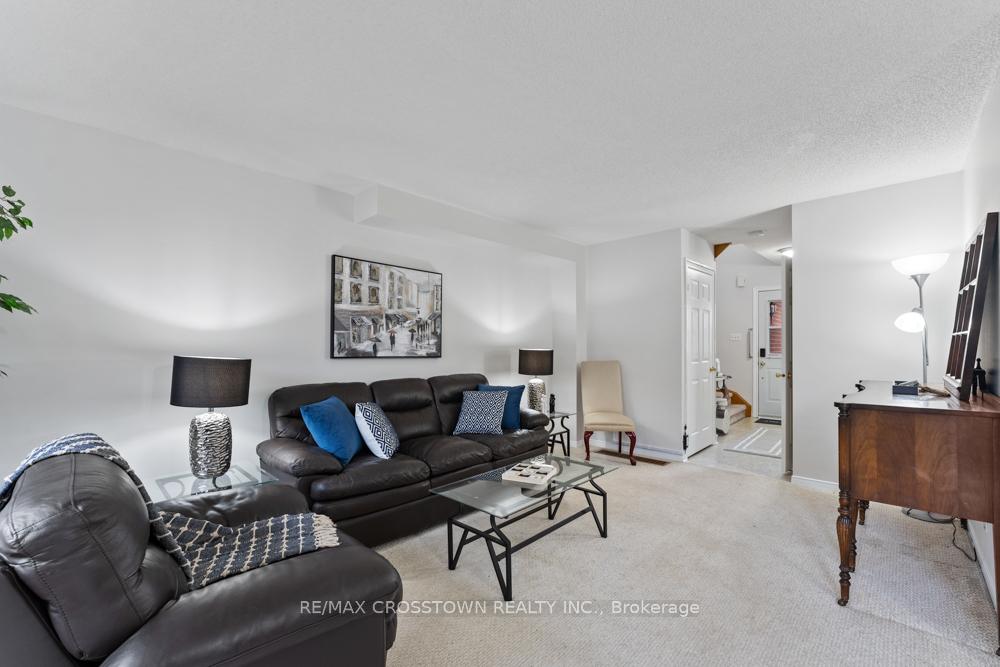 Photo 8 of 36 Sherie Drive, Georgina, Keswick North — HOMEH