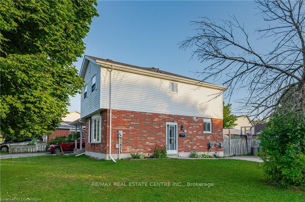 Photo 2 of 995 Elgin Street N, Cambridge — HOMEH